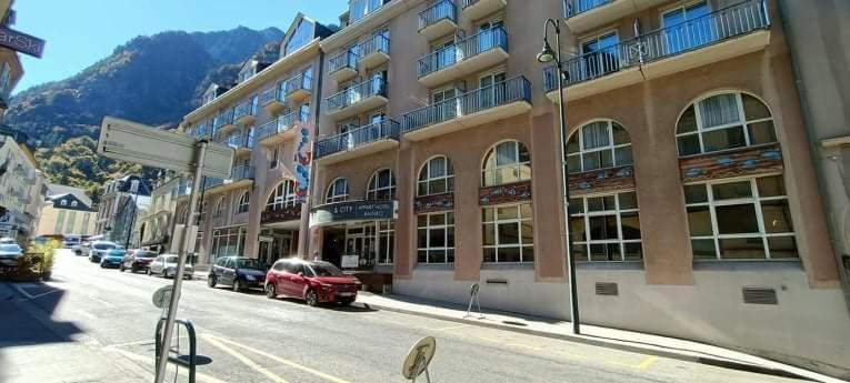 Appartement Prive Dans Residence Balneo Aladin Cauterets Exterior foto
